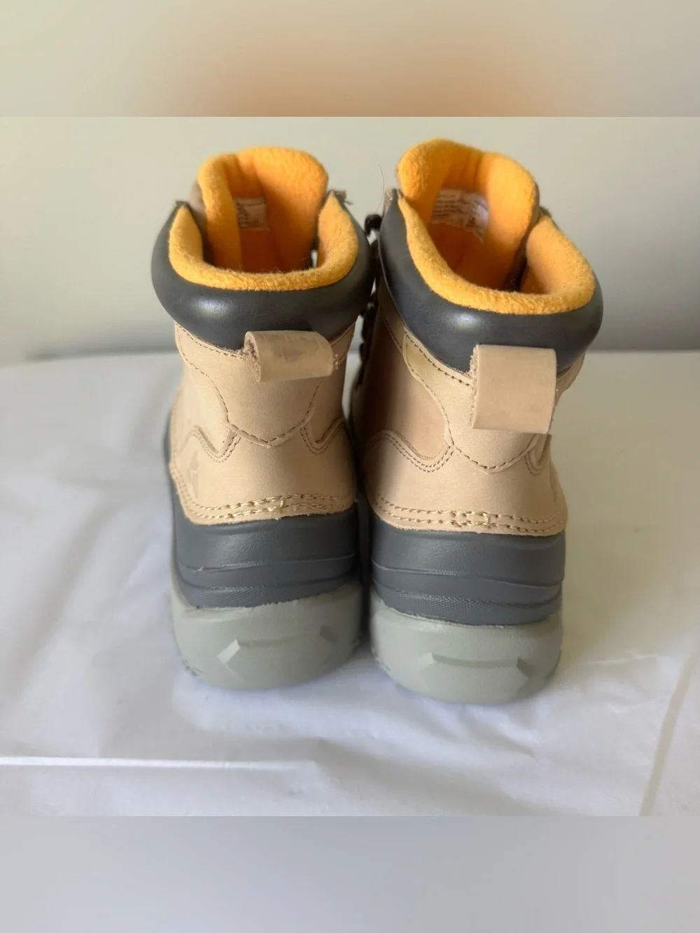 OZARK TRAIL Size 9 Men’s Waterproof Hiking Boots